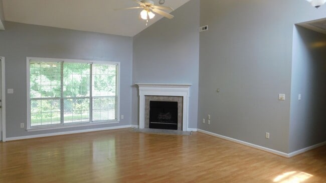 Foto del edificio - 632 Forest Lakes Dr