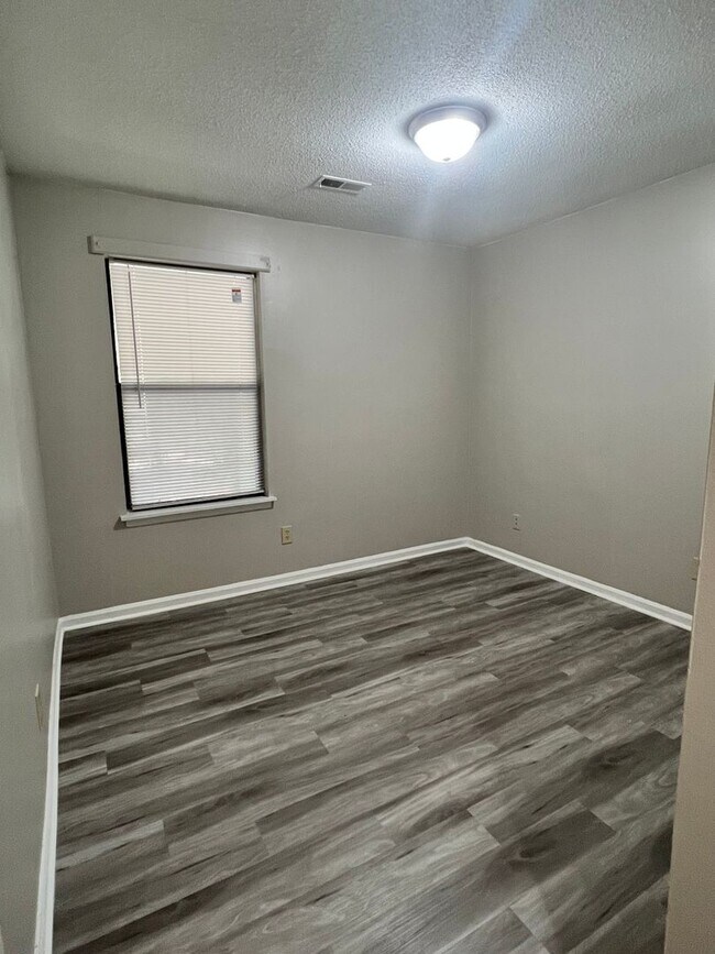 Building Photo - 186 A-B Dorchester Manor Blvd