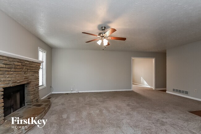 Building Photo - 1045 Summer Hill Ct