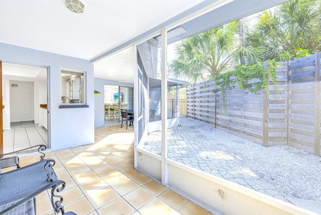 Building Photo - 2BR- 1138 A