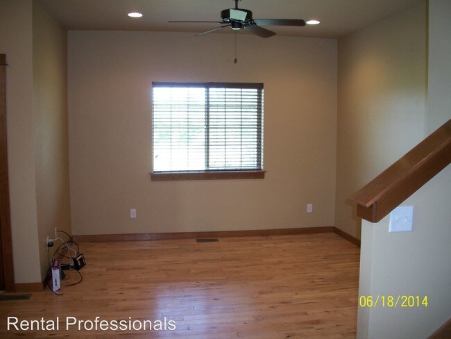 Building Photo - 4 br, 3 bath House - 332 N. Cottonwood Unit F