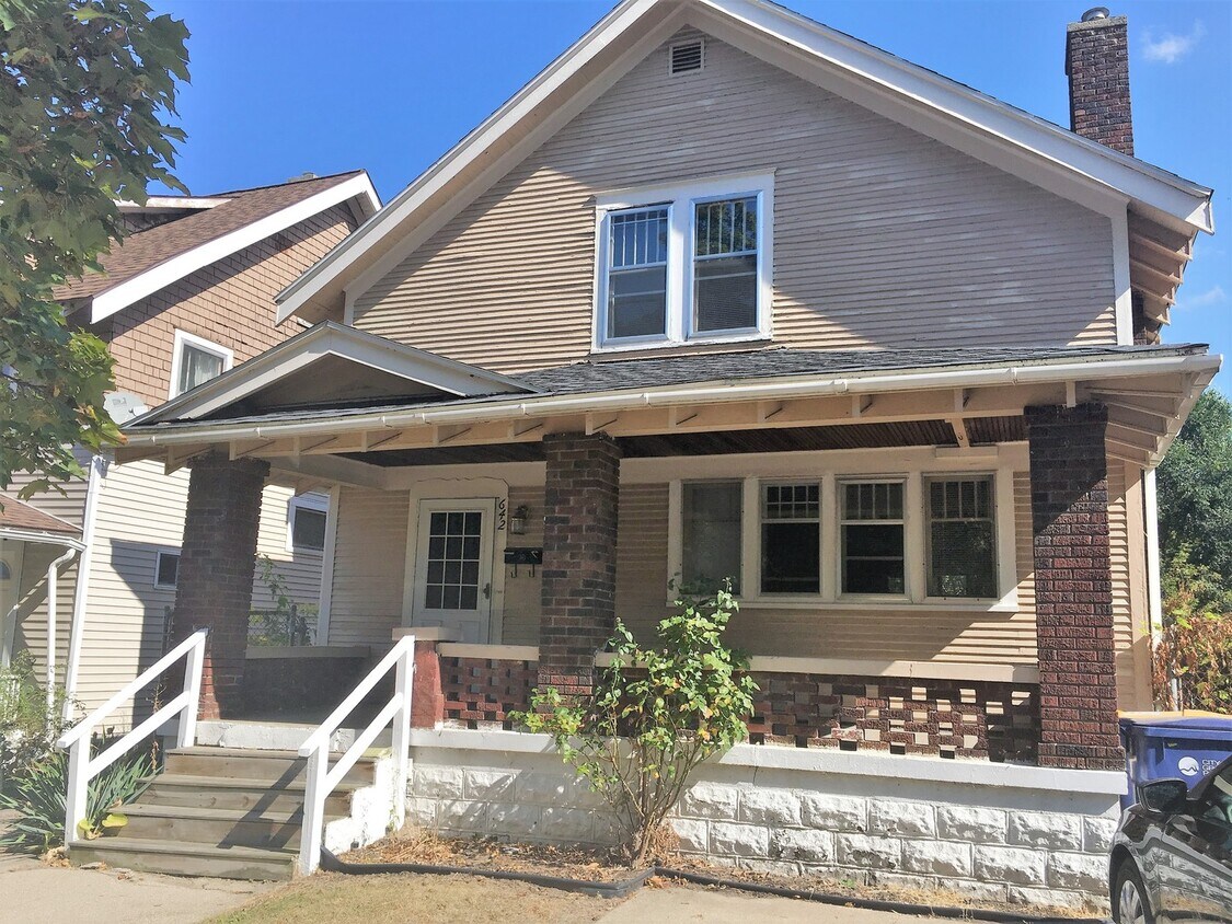Primary Photo - 642 Lafayette Ave NE