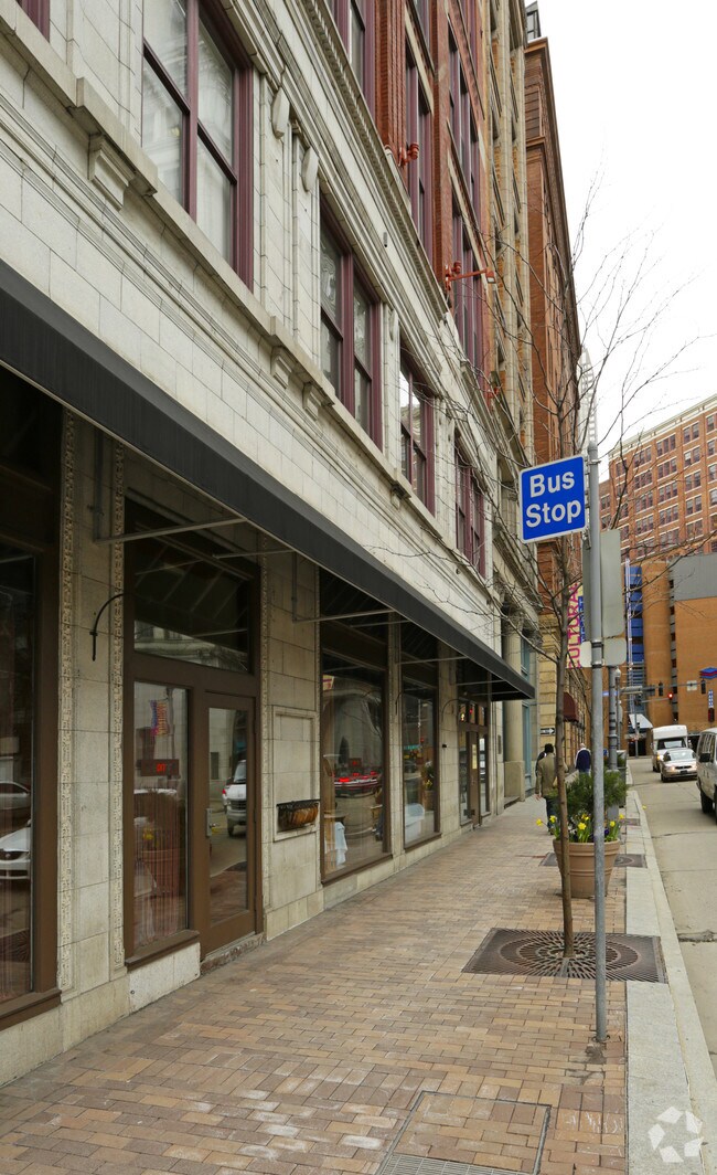 900 Penn Apartments Pittsburgh, PA