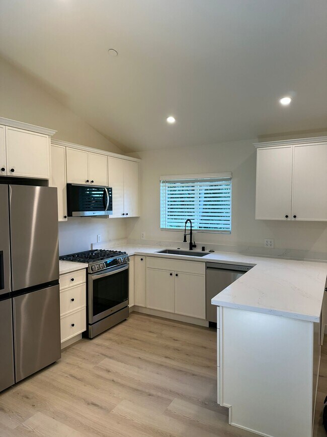 Foto del edificio - 22131 Leadwell St