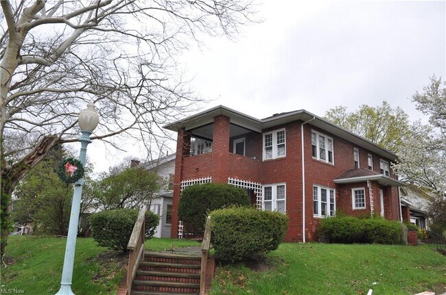 Foto del edificio - 903 McGregor Ave NW