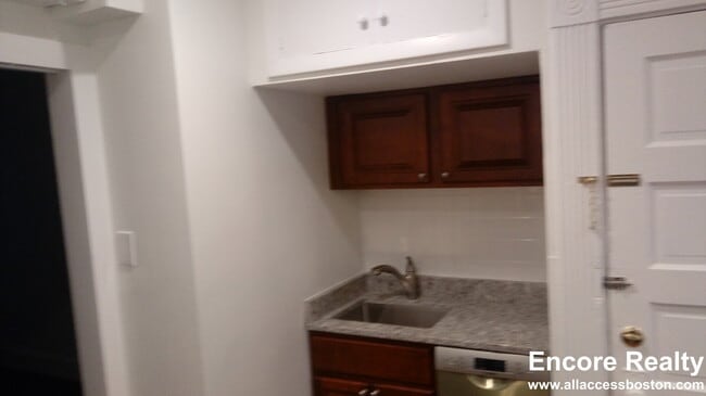Foto del edificio - 4 Garden Ct St