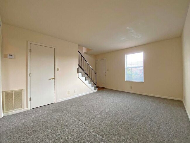Foto del edificio - 371-3 Peabody Drive