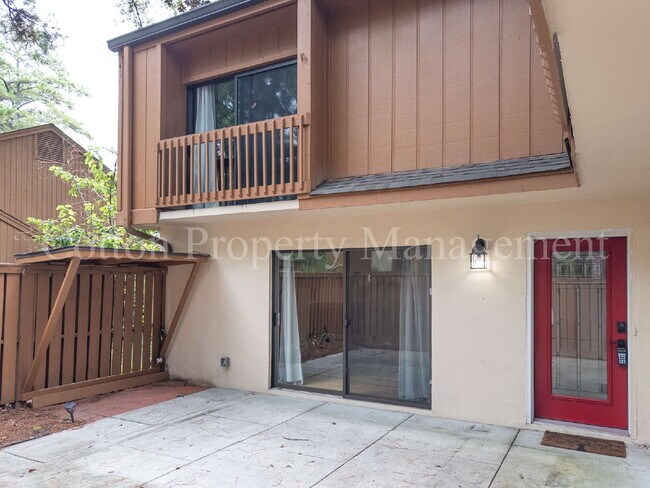 Building Photo - 2030 Albert Cir