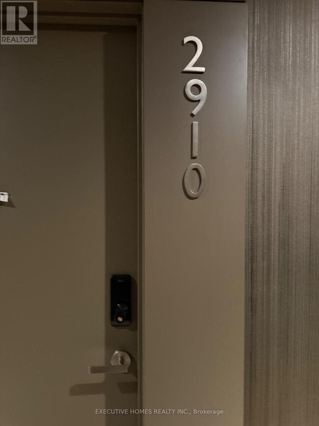 Building Photo - 448 Burnhamthorpe Rd W