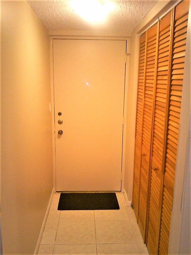 Foto del edificio - 955 Dotterel Rd