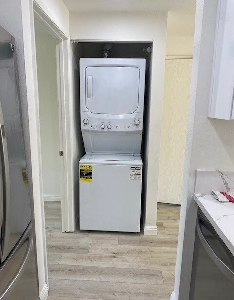 Building Photo - "Charming 1-Bedroom Retreat with Gleaming Hardwood Floors in Prime Irvine Location!"