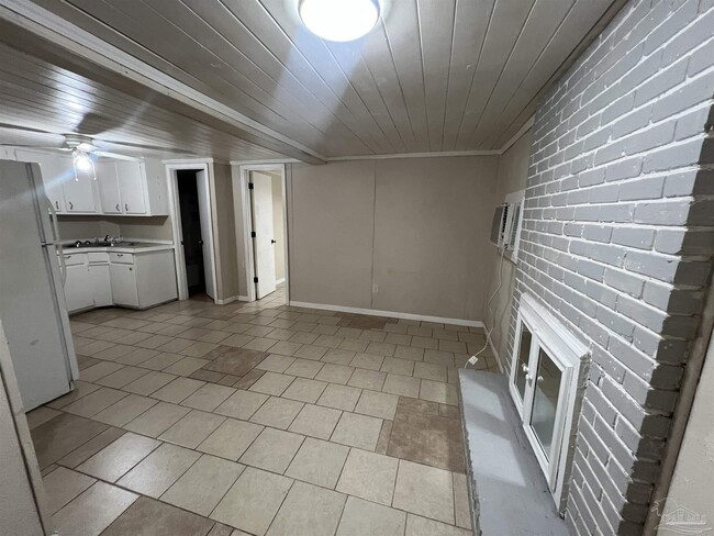 Building Photo - 1036 Hawthorn Dr