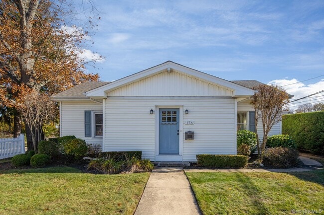 Building Photo - 176 Laurel Ave