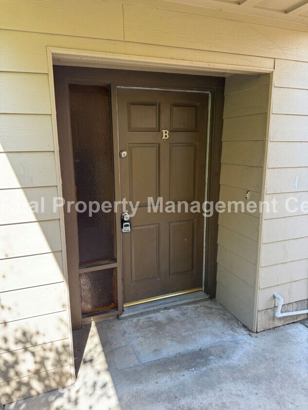 Primary Photo - 102 Vine St