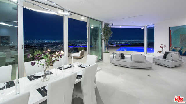 Foto del edificio - 1542 Blue Jay Way