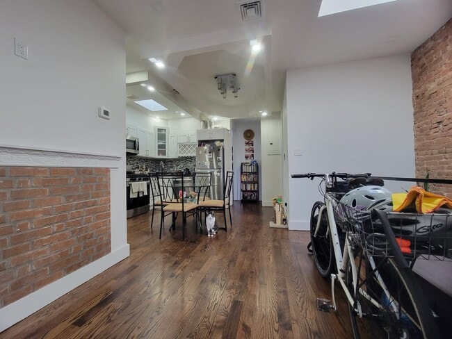 Building Photo - 1043 Jefferson Ave