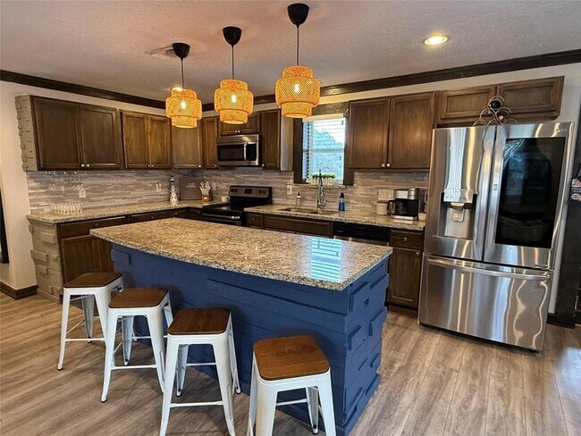 Foto del edificio - 15504 Enid Dr