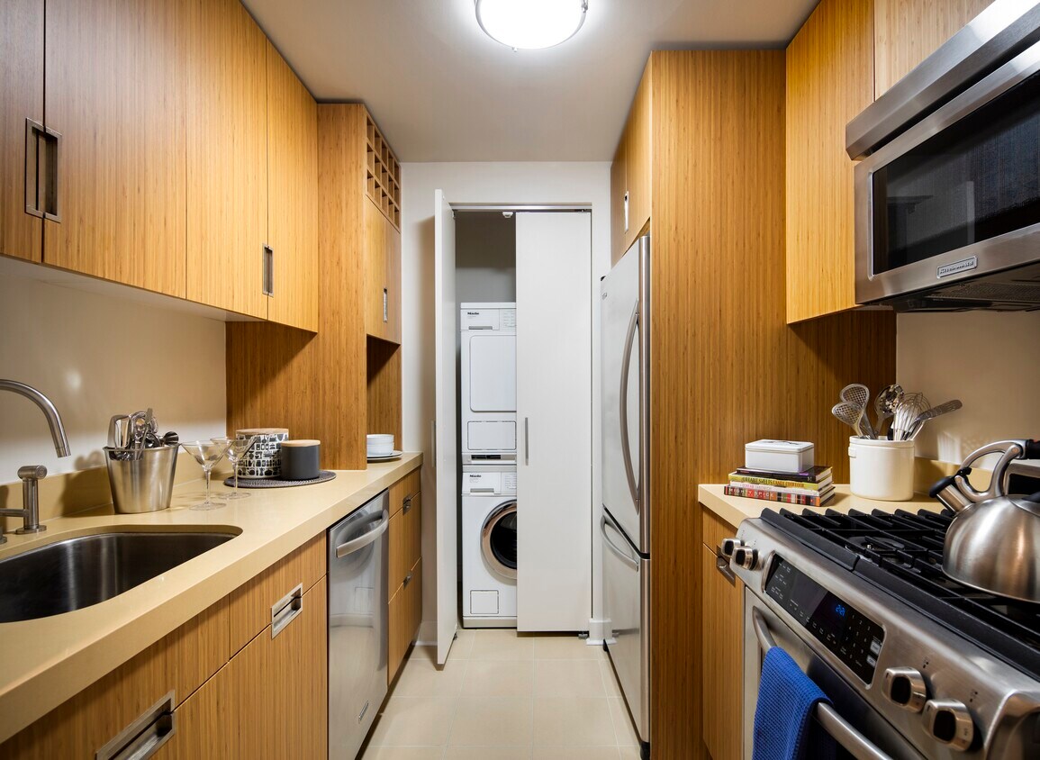 Primary Photo - 450 W 17th St