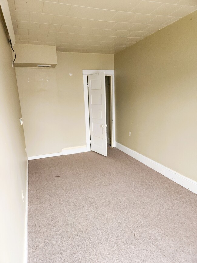 Building Photo - 401 Olmstead St