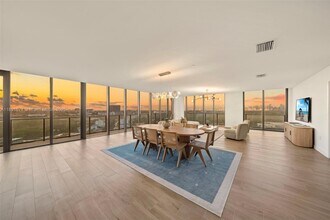 Building Photo - 2678 Tigertail Ave