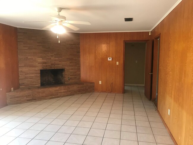 Foto del edificio - 3213 Hatcher Rd