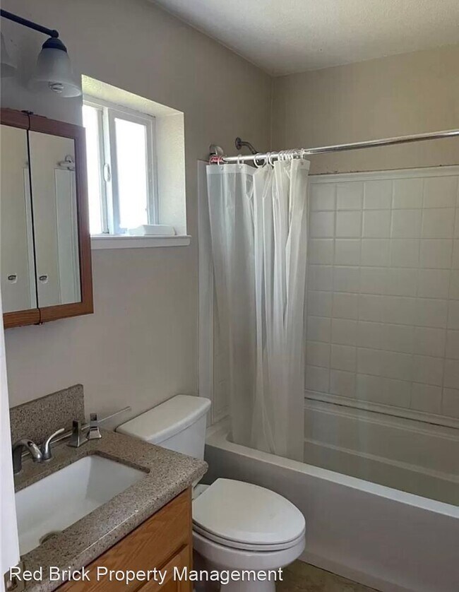 Building Photo - 3 br, 2 bath House - 7547 Walnut Ave.