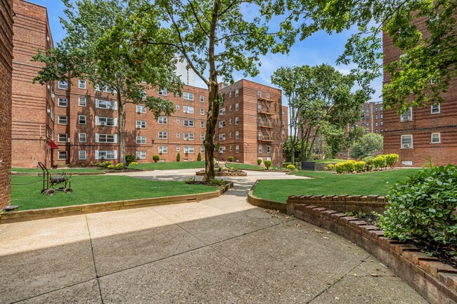 Building Photo - Parkwood Place Apartments