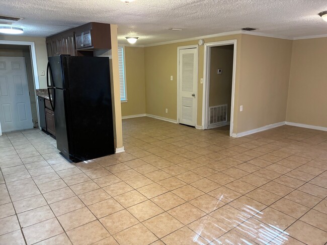 Building Photo - 1406 E Riviera Dr