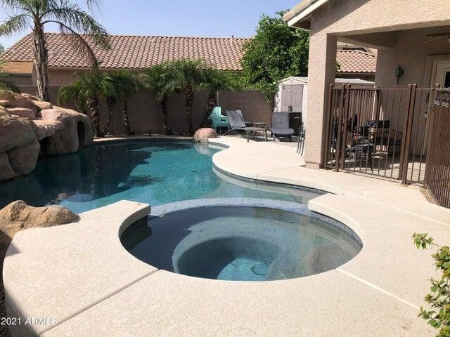 Building Photo - 5233 E Carmel Ave