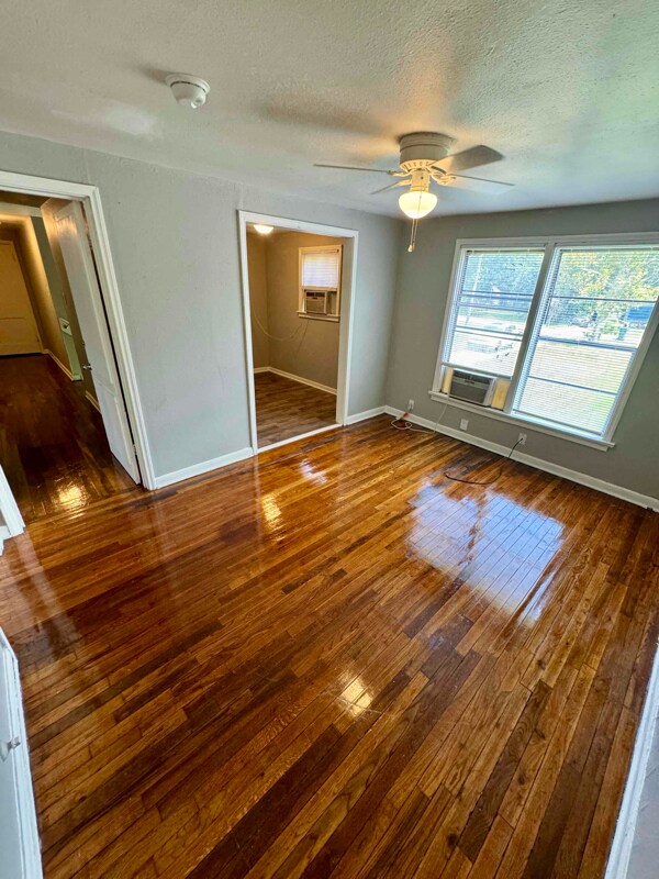 Foto del edificio - 4265 Woodlawn St
