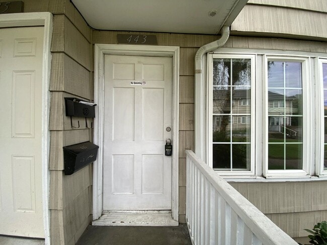 Building Photo - 443 NE Winchester St