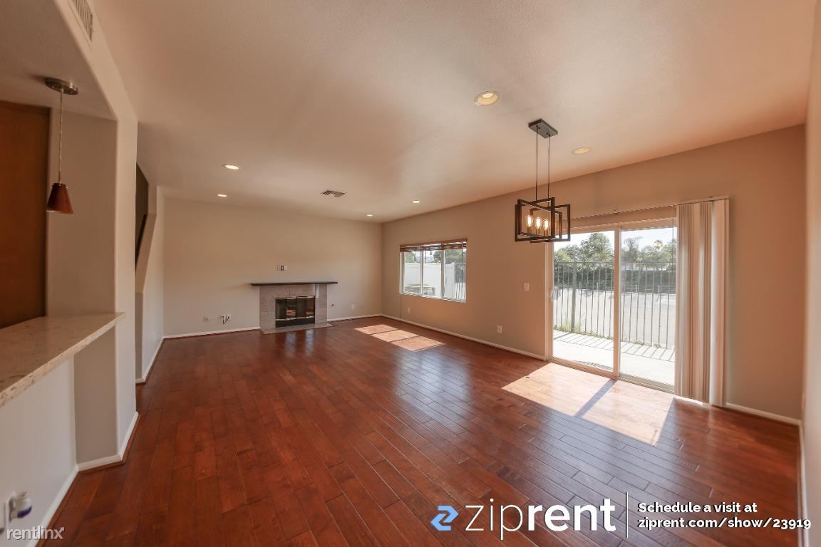 Foto principal - 4 br, 2.5 bath Condo - 20300 Vanowen Stree...