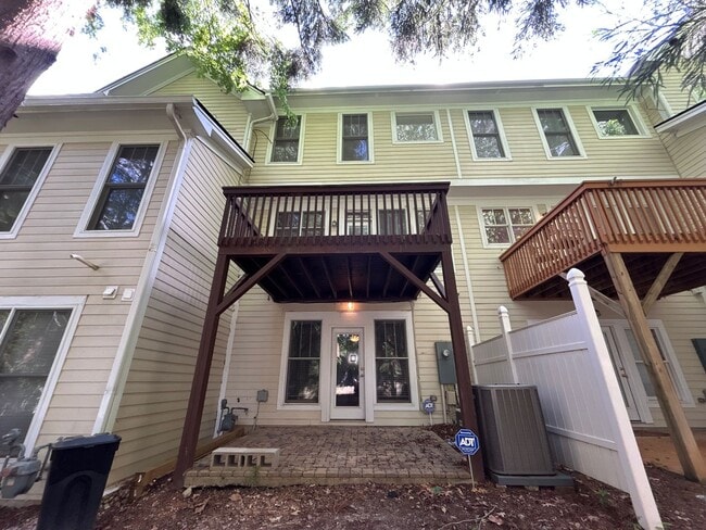 Building Photo - 3 Bedroom | 3.5 Bathroom Raleigh Townhome