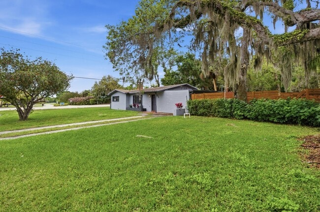 Building Photo - 2529 Rainbow Dr