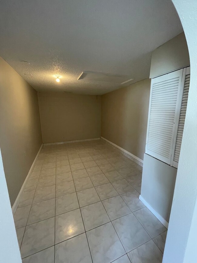 Building Photo - 3/2 Home In Deltona