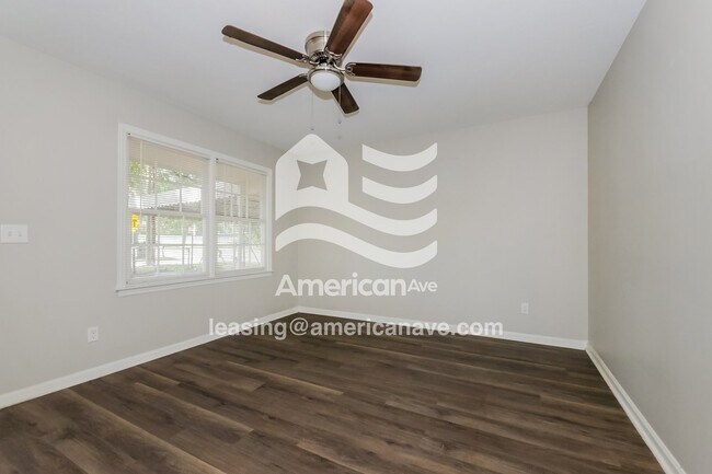 Foto del edificio - 2332 Watkins Dr