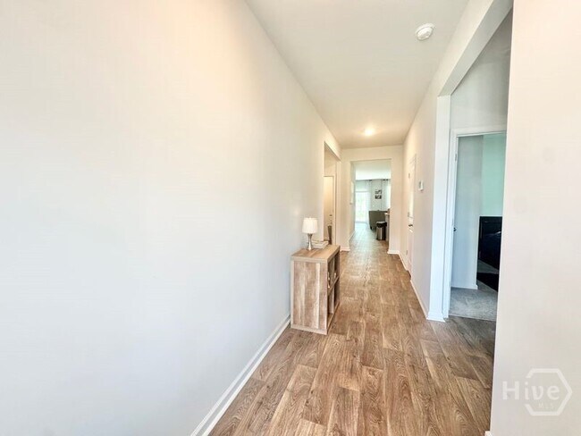 Building Photo - 545 Hogan Dr
