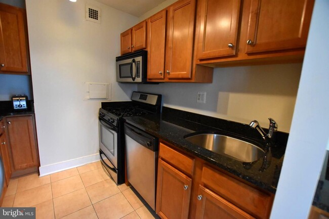 Foto del edificio - 1220 Blair Mill Rd