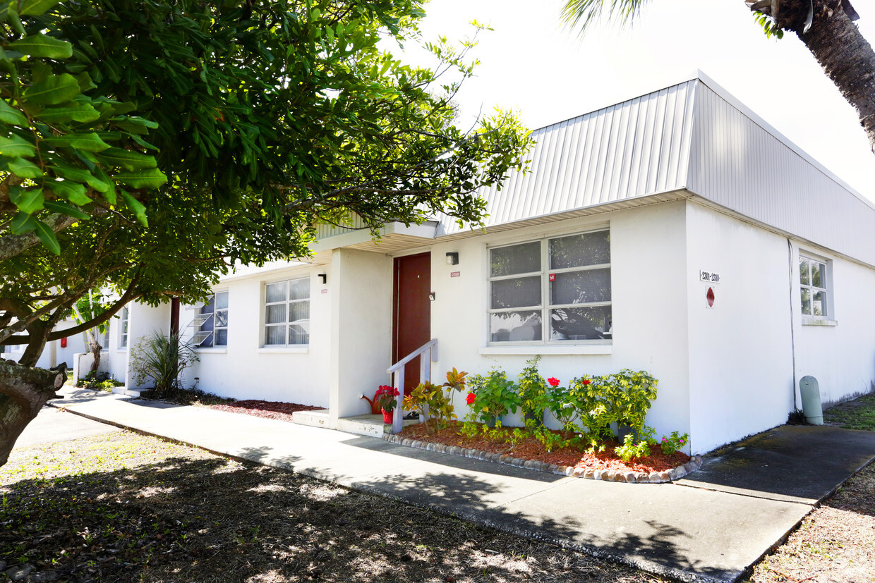 Primary Photo - Canterbury Villas Apartments