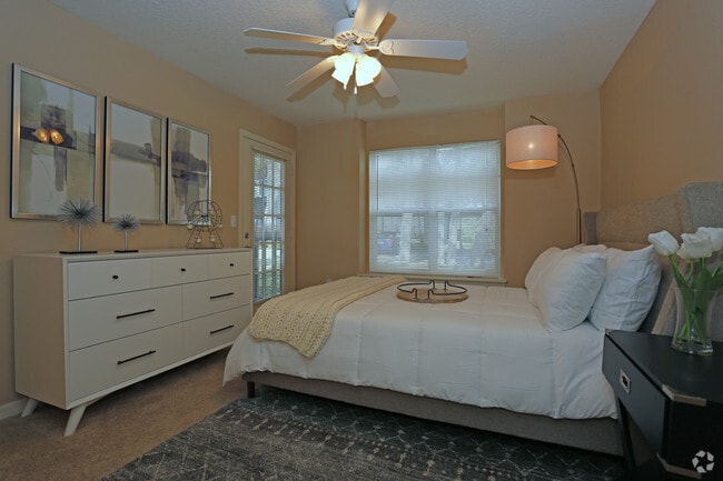 2BR, 2BA - 1,113 SF B2 - Master Bedroom - Stonegate Apartments