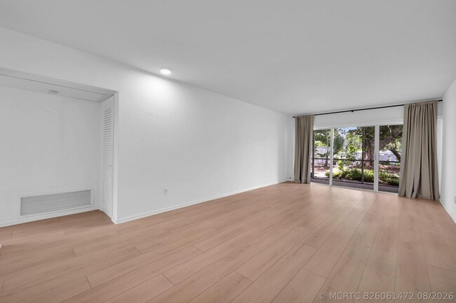 Building Photo - 91 Willow Rd
