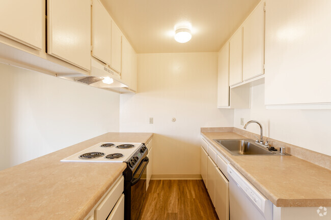 2BR, 2BA - The Shasta - Pinecreek Apartments