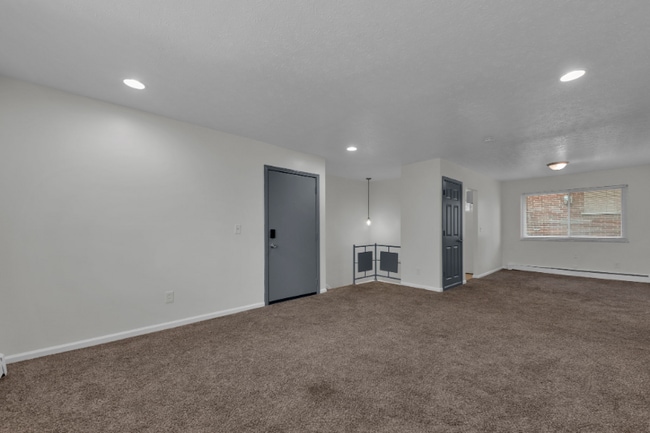 Building Photo - 6011 Stover Ave