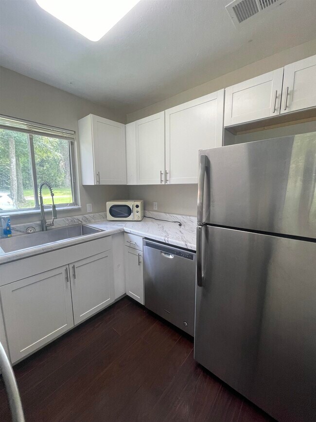 Building Photo - 2516 Dundee Dr
