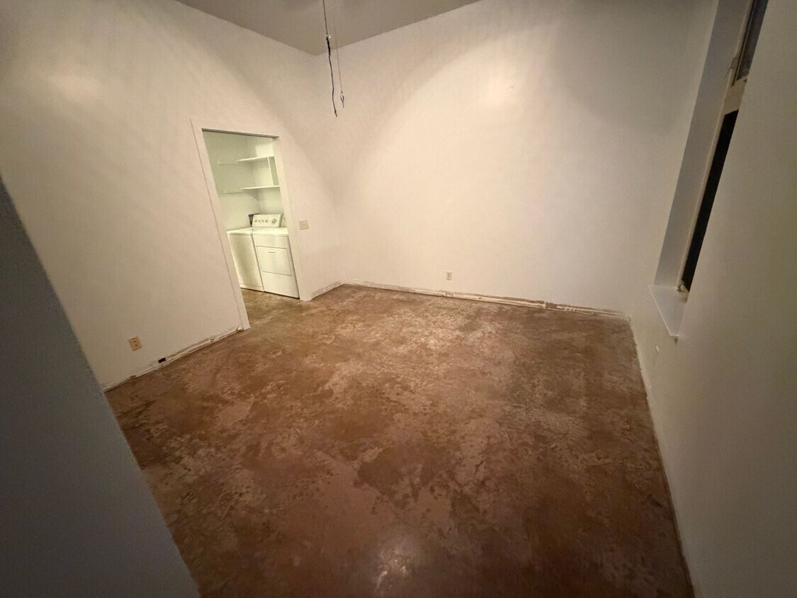 Foto del edificio - Modern gated 1 bedroom