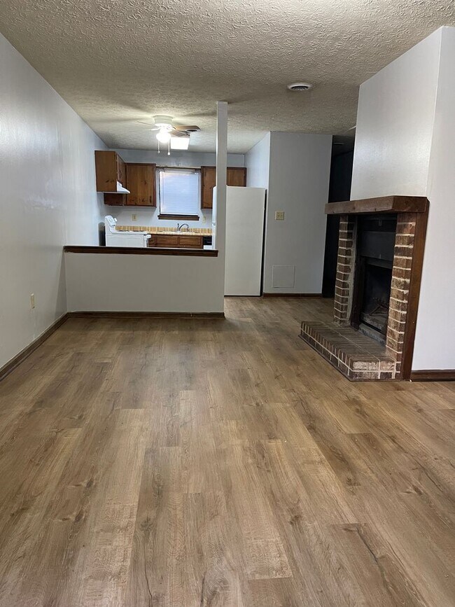 Foto del edificio - 2 bedroom, 1 bath duplex is located on a cul-de-sac near Cedar Shoals High School