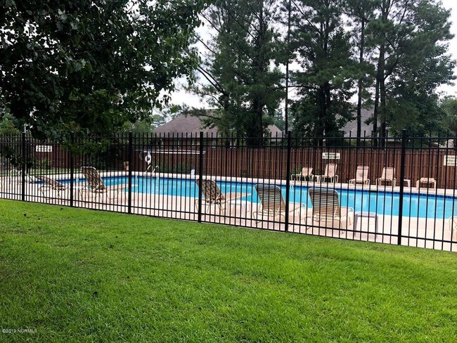 Building Photo - 1418 Brookside Gardens Dr