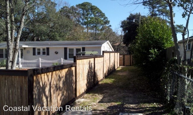 Building Photo - 6502 Somerset Dr