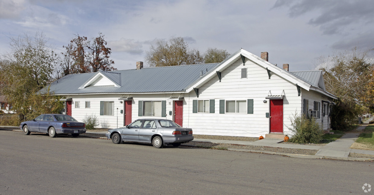 Primary Photo - 302-308 Bower Ave