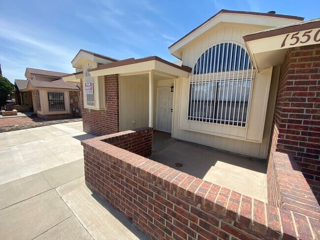 Building Photo - EASTSIDE DUPLEX FOR RENT